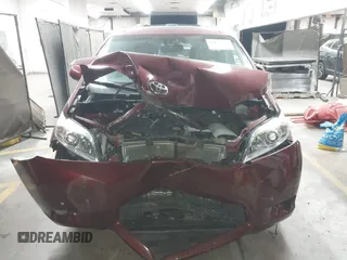 2011 Toyota Sienna XLE with VIN 5TDDK3DC9BS015730, listed as a IAAI auction lot 41472834 with 71,125 mi miles. Bid and sale history available at carsss.com. Image 12.