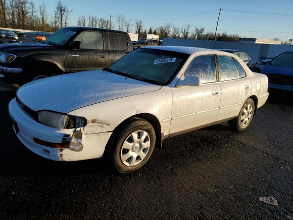1994 Toyota Camry LE z VIN 4T1GK12E6RU003154, wystawiony jako Copart lot #41506975 z przebiegiem 142 037 mil mil oraz Szkoda całkowita • Salvage title. Historia ofert i sprzedaży dostępna na DreamBid. Obrazek 1.