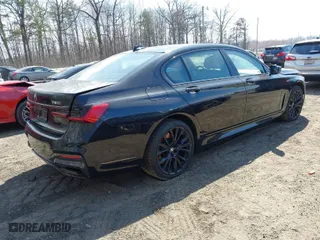 2021 BMW 7 Series 750i xDrive with VIN WBA7U2C05MCF72521, listed as a IAAI auction lot 41763182 with 68,668 mi miles. Bid and sale history available at carsss.com. Image 4.