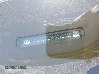 2023 Lexus RZ 450e Premium z VIN JTJAAAAB7PA010338, wystawiony jako Copart lot #59992004 z przebiegiem 10 040 mil mil oraz Szkody całkowita. Historia ofert i sprzedaży dostępna na DreamBid. Obrazek 13.