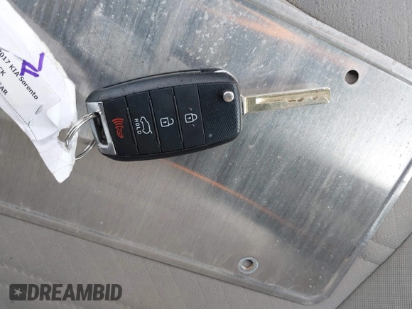 2017 Kia Sorento LX с VIN 5XYPGDA32HG203519, выставлен на аукционе IAAI как лот 42110057 с пробегом 80 102 миль миль и . История ставок и продаж доступна на DreamBid. Изображение 11.
