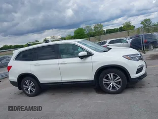 2017 Honda Pilot EX-L z VIN 5FNYF6H55HB098573, wystawiony jako IAAI lot #42347364 z przebiegiem 101 558 mil mil oraz . Historia ofert i sprzedaży dostępna na DreamBid. Obrazek 13.