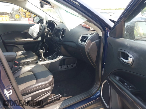 2019 Jeep Compass Latitude z VIN 3C4NJDBB2KT650866, wystawiony jako IAAI lot #42363259 z przebiegiem 43 202 mil mil oraz . Historia ofert i sprzedaży dostępna na DreamBid. Obrazek 5.
