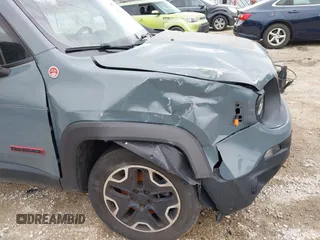 2015 Jeep Renegade Trailhawk z VIN ZACCJBCT4FPB79254, wystawiony jako IAAI lot #41965451 z przebiegiem 87 398 mil mil oraz . Historia ofert i sprzedaży dostępna na DreamBid. Obrazek 6.