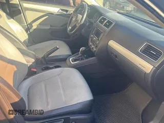 2013 Volkswagen Jetta Hybrid SE с VIN 3VW637AJ1DM296938, выставлен на аукционе Copart как лот 43277665 с пробегом Не указан миль и Чистый • Clean title. История ставок и продаж доступна на DreamBid. Изображение 5.