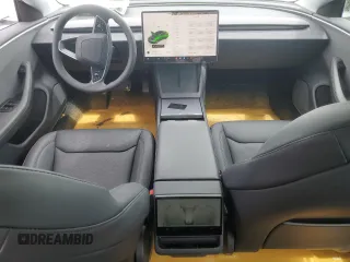 2025 Tesla Model 3 Long Range z VIN 5YJ3E1EAXSF971341, wystawiony jako Copart lot #57615695 z przebiegiem 4 823 mil mil oraz Szkoda całkowita • Salvage title. Historia ofert i sprzedaży dostępna na DreamBid. Obrazek 8.