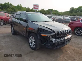 2017 Jeep Cherokee Latitude z VIN 1C4PJMCB8HW563256, wystawiony jako IAAI lot #42401873 z przebiegiem 258 934 mil mil oraz . Historia ofert i sprzedaży dostępna na DreamBid. Obrazek 6.