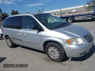 2007 Chrysler Town & Country SWB with VIN 1A4GJ45R07B242144, listed as a IAAI auction lot 42009726 with 162,872 mi miles. Bid and sale history available at carsss.com. Image 1.