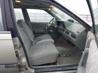 1987 Oldsmobile Cutlass Ciera z VIN 2G3AJ51W9H9378093, wystawiony jako IAAI lot #42080335 z przebiegiem 54 504 mil mil oraz . Historia ofert i sprzedaży dostępna na DreamBid. Obrazek 5.