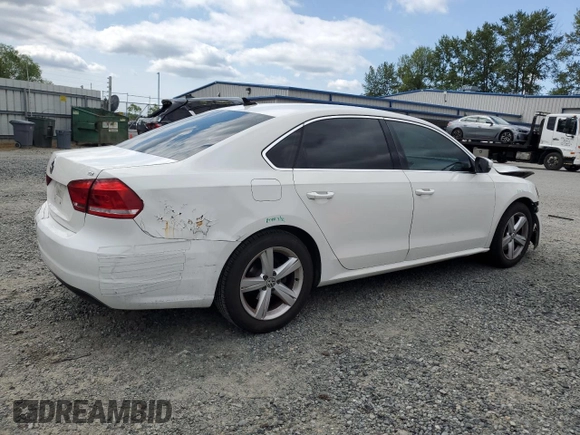 2013 Volkswagen Passat SE z VIN 1VWBP7A36DC140948, wystawiony jako Copart lot #59081705 z przebiegiem 139 320 mil mil oraz Szkoda całkowita • Salvage title. Historia ofert i sprzedaży dostępna na DreamBid. Obrazek 4.