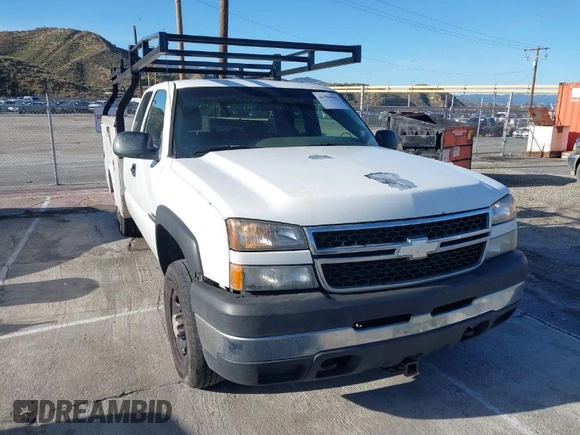 2007 Chevrolet Silverado 1500 with VIN 1GBHC29D37E134322, listed as a IAAI auction lot 41794042 with 206,020 mi miles and . Bid and sale history available at DreamBid. Image 1.