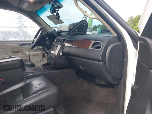 2013 GMC Sierra 2500HD Denali z VIN 1GT125E8XDF238662, wystawiony jako IAAI lot #42253366 z przebiegiem 250 409 mil mil oraz . Historia ofert i sprzedaży dostępna na DreamBid. Obrazek 5.