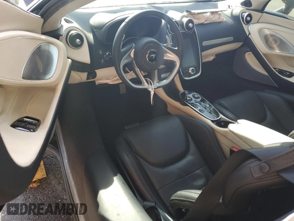 2023 McLaren GT z VIN SBM22GCAXPW002692, wystawiony jako Copart lot #41496504 z przebiegiem Nie podano mil oraz . Historia ofert i sprzedaży dostępna na DreamBid. Obrazek 8.