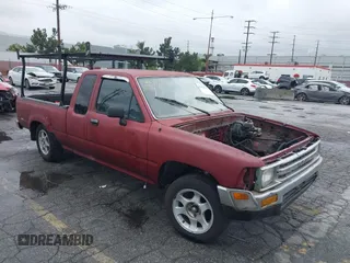 1990 Toyota Pickup DLX z VIN JT4RN93P7L5018301, wystawiony jako IAAI lot #42190707 z przebiegiem 281 716 mil mil oraz . Historia ofert i sprzedaży dostępna na DreamBid. Obrazek 1.