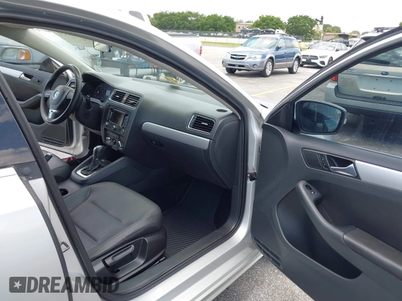2011 Volkswagen Jetta SEL with VIN 3VWLX7AJ1BM352557, listed as a IAAI auction lot 42569321 with 130,321 mi miles and . Bid and sale history available at DreamBid. Image 5.