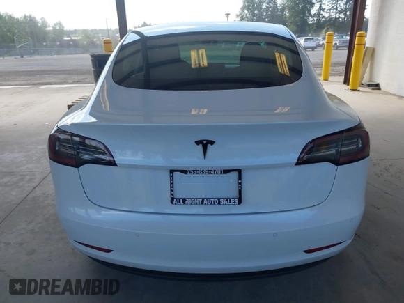 2018 Tesla Model 3 Long Range Battery z VIN 5YJ3E1EA1JF053895, wystawiony jako IAAI lot #42182178 z przebiegiem 75 356 mil mil oraz . Historia ofert i sprzedaży dostępna na DreamBid. Obrazek 17.
