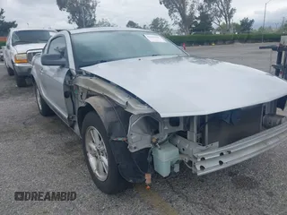 2007 Ford Mustang Deluxe with VIN 1ZVFT80N375282334, listed as a IAAI auction lot 42051959 with 207,901 mi miles. Bid and sale history available at carsss.com. Image 6.