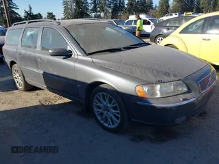 2006 Volvo V70 2.5L Turbo with VIN YV1SW592562531663, listed as a IAAI auction lot 41449681 with 144,472 mi miles. Bid and sale history available at carsss.com. Image 1.