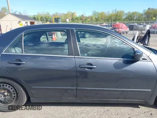 2005 Honda Accord EX z VIN 1HGCM56715A129743, wystawiony jako IAAI lot #42145886 z przebiegiem 203 762 mil mil oraz . Historia ofert i sprzedaży dostępna na DreamBid. Obrazek 13.