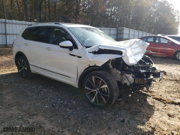 2024 Volkswagen Tiguan SEL R-Line with VIN 3VV4B7AX3RM084522, listed as a Copart auction lot 84749534 with 5,915 mi miles and Salvage Title. Bid and sale history available at carsss.com. Image 4.