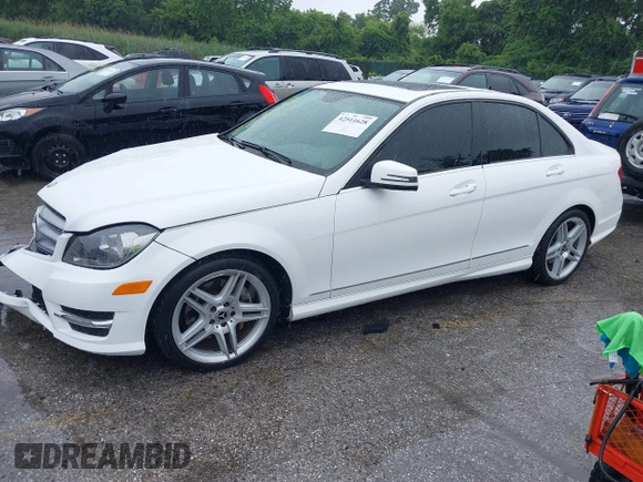2013 Mercedes-Benz C 300 Sport с VIN WDDGF8AB7DR276047, выставлен на аукционе IAAI как лот 42511628 с пробегом 113 694 миль миль и . История ставок и продаж доступна на DreamBid. Изображение 17.