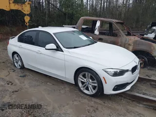 2017 BMW 3 Series 320i z VIN WBA8E1G34HNU15814, wystawiony jako IAAI lot #41308556 z przebiegiem Nie podano mil oraz . Historia ofert i sprzedaży dostępna na DreamBid. Obrazek 1.