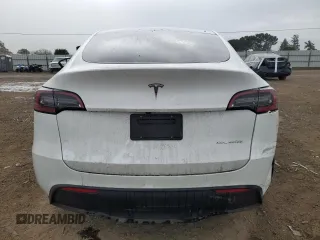 2024 Tesla Model Y Long Range z VIN 7SAYGDEE5RF075756, wystawiony jako Copart lot #48819465 z przebiegiem 10 457 mil mil oraz Szkoda całkowita • Salvage title. Historia ofert i sprzedaży dostępna na DreamBid. Obrazek 6.