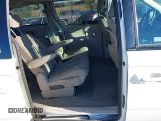 2005 Chrysler Town & Country LX z VIN 2C4GP44R65R509839, wystawiony jako IAAI lot #40433491 z przebiegiem 181 603 mil mil oraz . Historia ofert i sprzedaży dostępna na DreamBid. Obrazek 8.