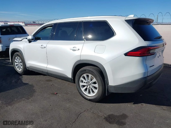 2024 Toyota Grand Highlander Hybrid XLE with VIN 5TDACAB55RS026565, listed as a IAAI auction lot 41574680 with 31,804 mi miles. Bid and sale history available at carsss.com. Image 3.