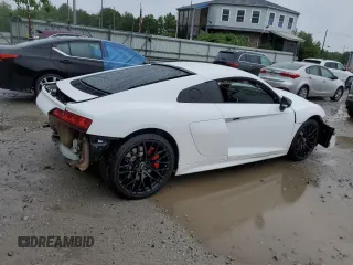 2018 Audi R8 V10 z VIN WUABAAFX5J7902445, wystawiony jako Copart lot #56587934 z przebiegiem Nie podano mil oraz Szkody całkowita. Historia ofert i sprzedaży dostępna na DreamBid. Obrazek 3.