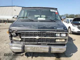 1994 Chevrolet Chevy Van z VIN 1GBEG25K3RF178166, wystawiony jako Copart lot #69173594 z przebiegiem 143 577 mil mil oraz Szkody całkowita. Historia ofert i sprzedaży dostępna na DreamBid. Obrazek 5.