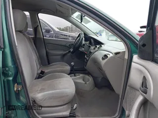 2000 Ford Focus LX with VIN 1FAFP33P8YW336316, listed as a IAAI auction lot 41904496 with 215,100 mi miles and . Bid and sale history available at carsss.com. Image 5.