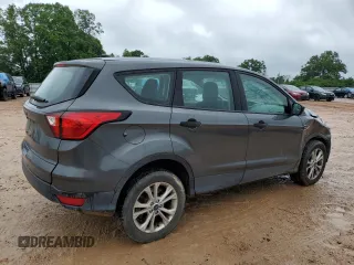 2019 Ford Escape S z VIN 1FMCU0F75KUA87696, wystawiony jako Copart lot #56312775 z przebiegiem 84 472 mil mil oraz Szkoda całkowita • Salvage title. Historia ofert i sprzedaży dostępna na DreamBid. Obrazek 3.