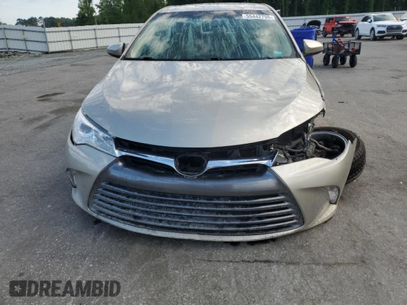 2017 Toyota Camry XLE z VIN 4T1BF1FK4HU426215, wystawiony jako Copart lot #55442755 z przebiegiem 100 850 mil mil oraz Szkoda całkowita • Salvage title. Historia ofert i sprzedaży dostępna na DreamBid. Obrazek 5.