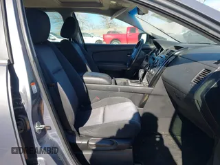 2008 Mazda CX-9 Grand Touring z VIN JM3TB38A480153859, wystawiony jako IAAI lot #41442470 z przebiegiem 136 523 mil mil oraz . Historia ofert i sprzedaży dostępna na DreamBid. Obrazek 5.