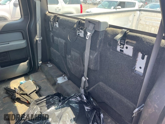 2013 Ford F-150 XL z VIN 1FTFX1EF7DKD29121, wystawiony jako IAAI lot #42651776 z przebiegiem 228 980 mil mil oraz . Historia ofert i sprzedaży dostępna na DreamBid. Obrazek 1.