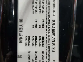 2019 Tesla Model 3 Mid Range z VIN 5YJ3E1EA4KF310792, wystawiony jako Copart lot #53031595 z przebiegiem 99 799 mil mil oraz Szkody całkowita. Historia ofert i sprzedaży dostępna na DreamBid. Obrazek 13.