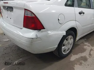 2007 Ford Focus S z VIN 1FAFP34N87W360398, wystawiony jako IAAI lot #42395300 z przebiegiem 96 220 mil mil oraz . Historia ofert i sprzedaży dostępna na DreamBid. Obrazek 6.
