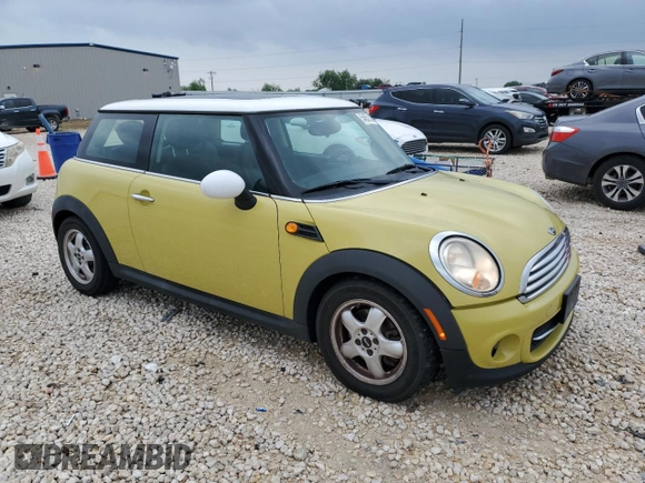 2011 MINI Hardtop z VIN WMWSU3C56BT093725, wystawiony jako Copart lot #54552145 z przebiegiem 119 060 mil mil oraz Czysty tytuł • Clean title. Historia ofert i sprzedaży dostępna na DreamBid. Obrazek 4.