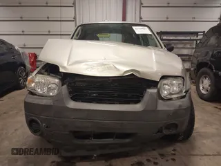 2005 Ford Escape XLS Value with VIN 1FMYU02Z35KA57707, listed as a IAAI auction lot 41759027 with 1 mi miles. Bid and sale history available at carsss.com. Image 11.