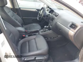 2015 Volkswagen Jetta SE with VIN 3VWD17AJ7FM302290, listed as a IAAI auction lot 42371920 with 127,631 mi miles and . Bid and sale history available at DreamBid. Image 5.