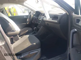 2019 Volkswagen Tiguan S с VIN 3VV1B7AX4KM085980, выставлен на аукционе IAAI как лот 42156717 с пробегом 103 104 миль миль и . История ставок и продаж доступна на DreamBid. Изображение 5.