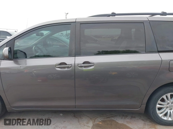 2011 Toyota Sienna XLE AAS with VIN 5TDYK3DC1BS136012, listed as a IAAI auction lot 41869637 with 231,418 mi miles. Bid and sale history available at carsss.com. Image 15.