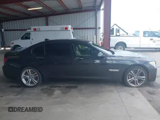 2013 BMW 7 Series 750Li с VIN WBAYE8C53DD132336, выставлен на аукционе IAAI как лот 42812991 с пробегом 174 099 миль миль и . История ставок и продаж доступна на DreamBid. Изображение 13.