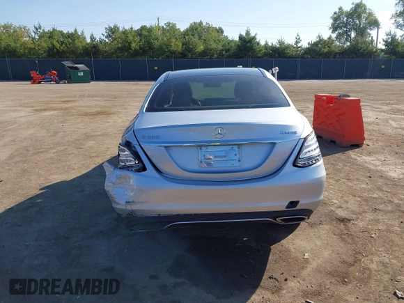 2018 Mercedes-Benz C C 300 with VIN WDDWF4KB2JR320325, listed as a IAAI auction lot 40359181 with 58,522 mi miles. Bid and sale history available at carsss.com. Image 16.