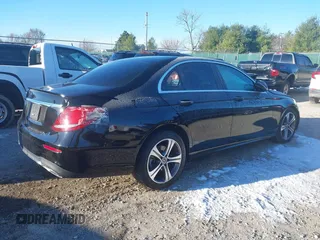 2019 Mercedes-Benz E-Class E 300 with VIN WDDZF4JB2KA526498, listed as a IAAI auction lot 40994058 with 74,282 mi miles. Bid and sale history available at carsss.com. Image 4.
