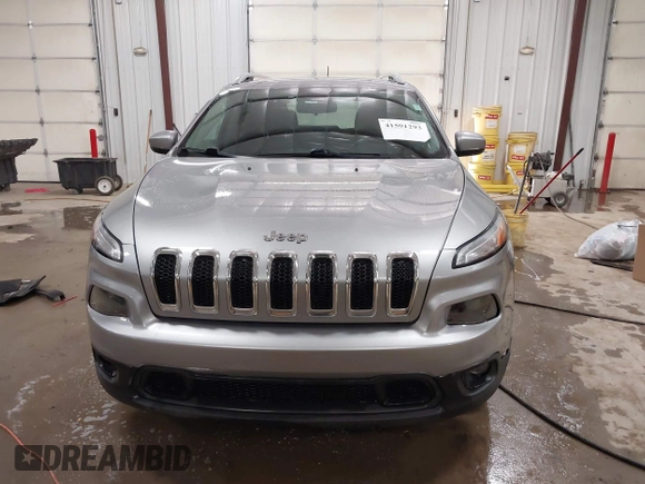 2017 Jeep Cherokee Latitude z VIN 1C4PJLCB4HW610440, wystawiony jako IAAI lot #41591293 z przebiegiem 219 957 mil mil oraz . Historia ofert i sprzedaży dostępna na DreamBid. Obrazek 13.