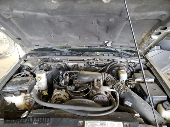 2000 Chevrolet Blazer LT z VIN 1GNDT13W1Y2282557, wystawiony jako Copart lot #55560775 z przebiegiem 219 795 mil mil oraz Szkoda całkowita • Salvage title. Historia ofert i sprzedaży dostępna na DreamBid. Obrazek 12.