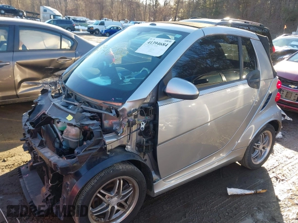 2009 Smart fortwo Passion z VIN WMEEK31X59K275024, wystawiony jako IAAI lot #41394684 z przebiegiem 71 950 mil mil oraz . Historia ofert i sprzedaży dostępna na DreamBid. Obrazek 2.