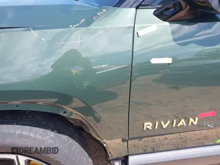 2023 Rivian R1T Adventure z VIN 7FCTGAAAXPN019894, wystawiony jako IAAI lot #42168226 z przebiegiem 23 380 mil mil oraz . Historia ofert i sprzedaży dostępna na DreamBid. Obrazek 23.